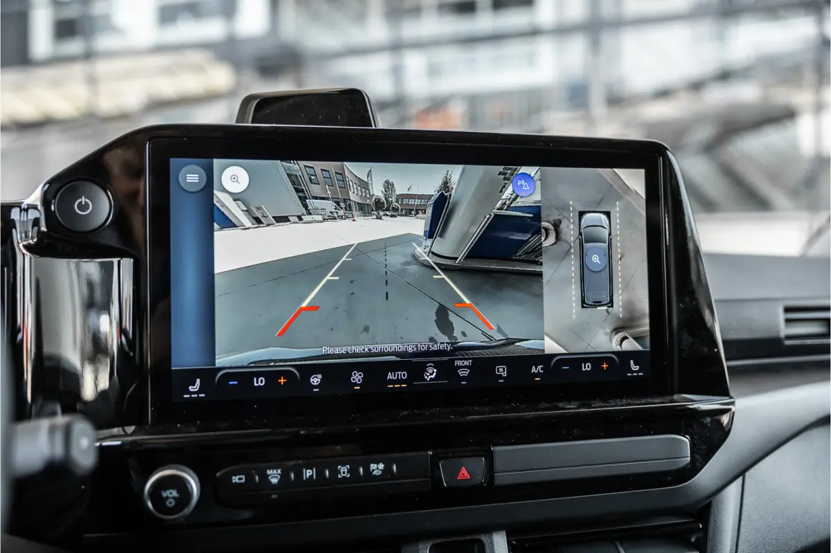 340 L2H1 DC Sport 65 kWh | Dubbel cabine | 350 KM Range | 360 Camera | Driving Assistant | L+R Schuifdeur | DSS LED | Middenconsole | 5-Zitter | Navigatie | CarPlay | ACC | Blind Spot | Stuu