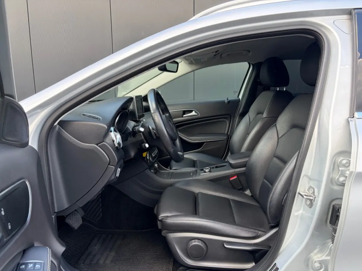 GLA 180 Aut. Sportstoelen Leder Navi Camera Cruise