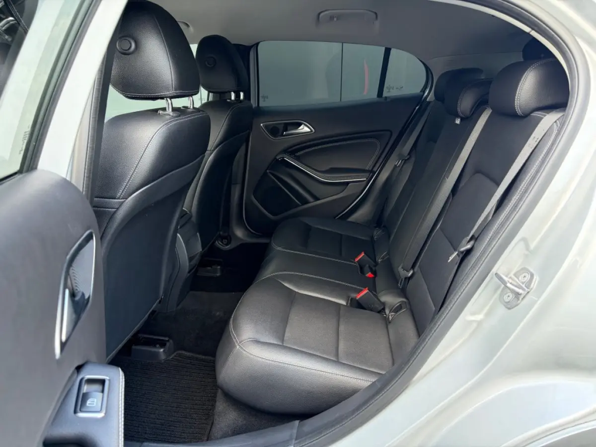 GLA 180 Aut. Sportstoelen Leder Navi Camera Cruise