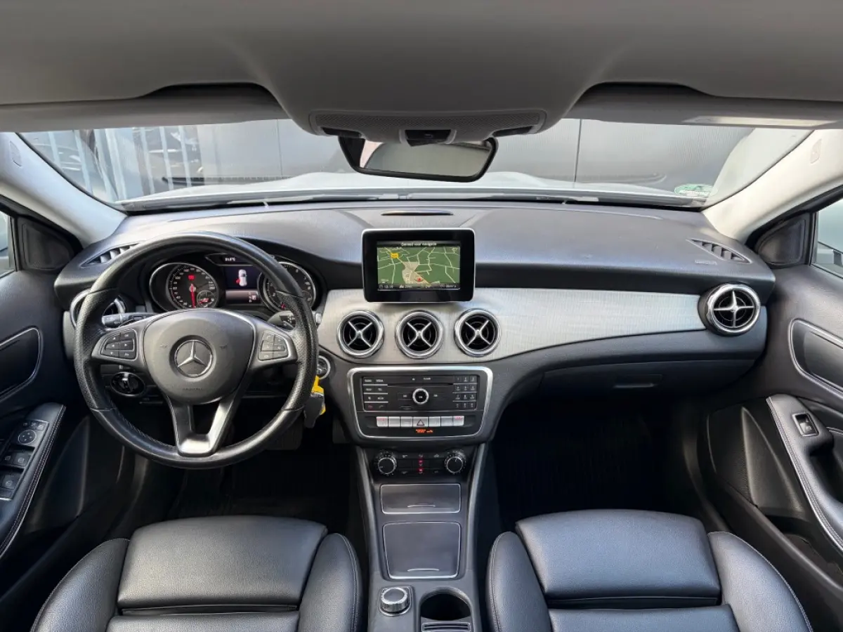 GLA 180 Aut. Sportstoelen Leder Navi Camera Cruise
