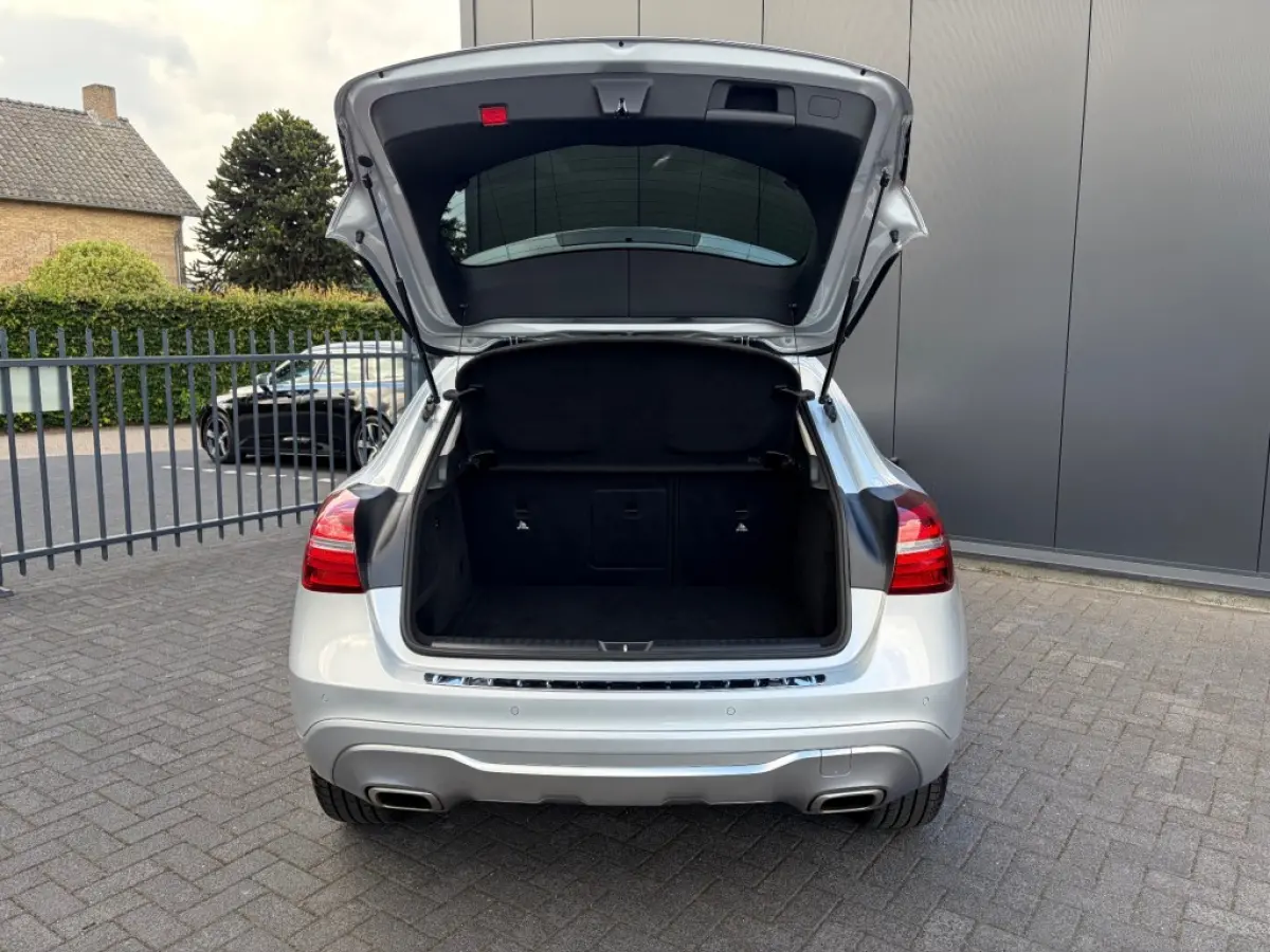 GLA 180 Aut. Sportstoelen Leder Navi Camera Cruise