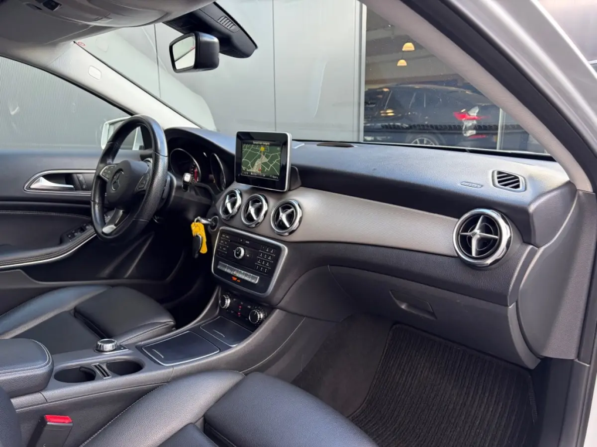 GLA 180 Aut. Sportstoelen Leder Navi Camera Cruise