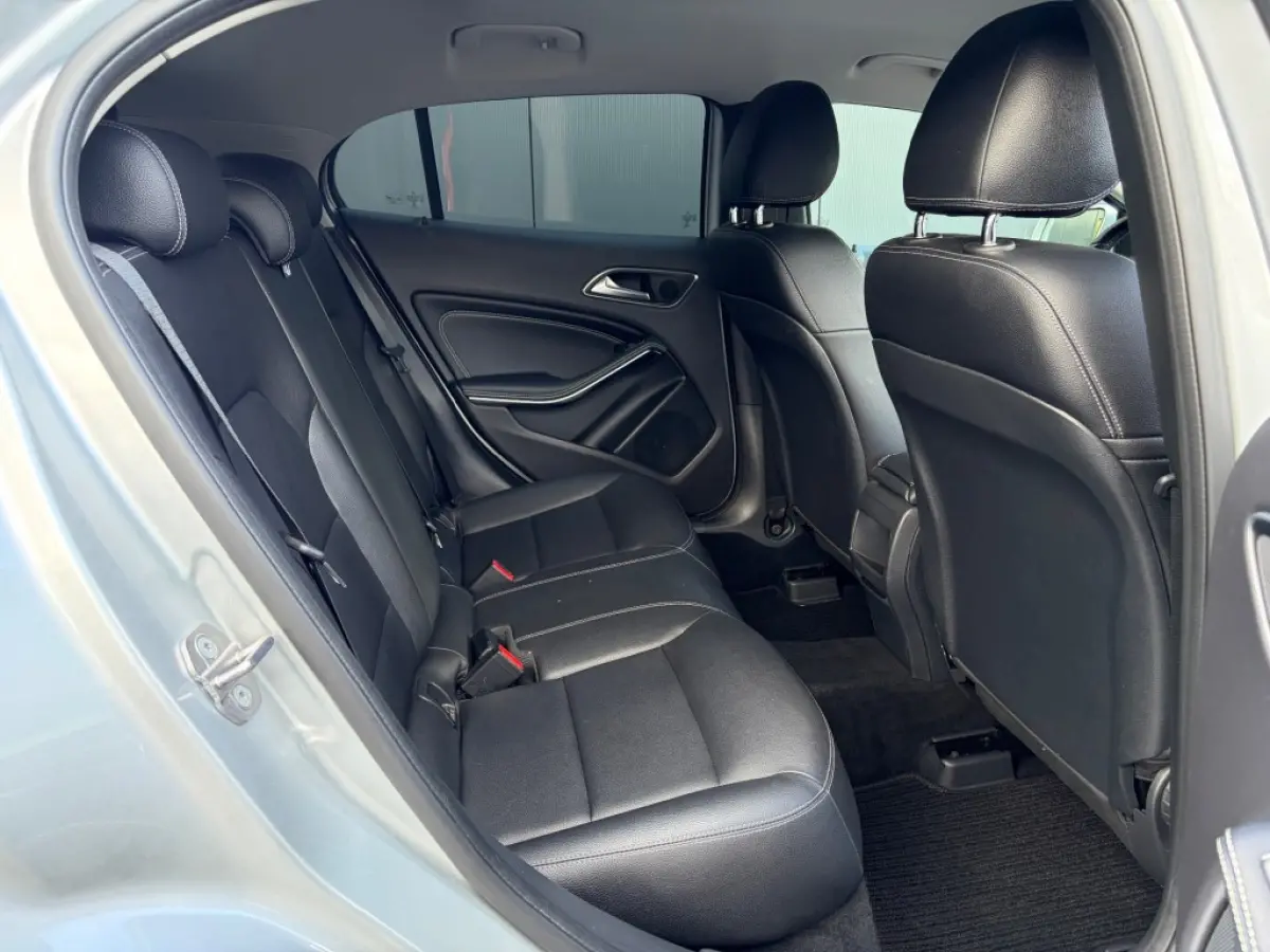 GLA 180 Aut. Sportstoelen Leder Navi Camera Cruise