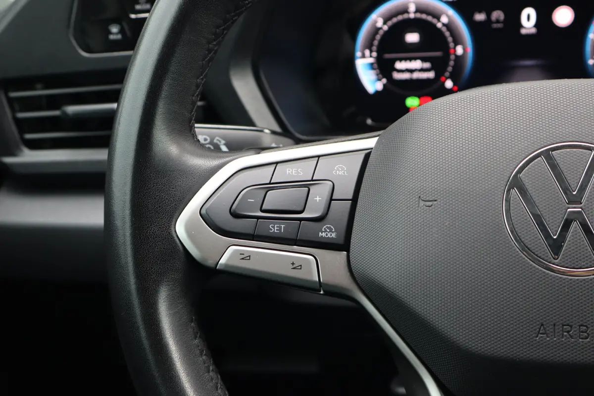 2.0 TDI Style | Cruise control | Keyless start | Lichtmetalen velgen 16"
