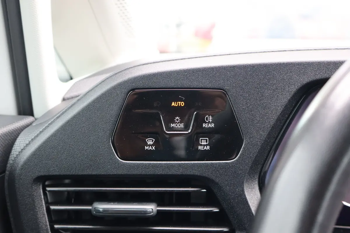 2.0 TDI Style | Cruise control | Keyless start | Lichtmetalen velgen 16"