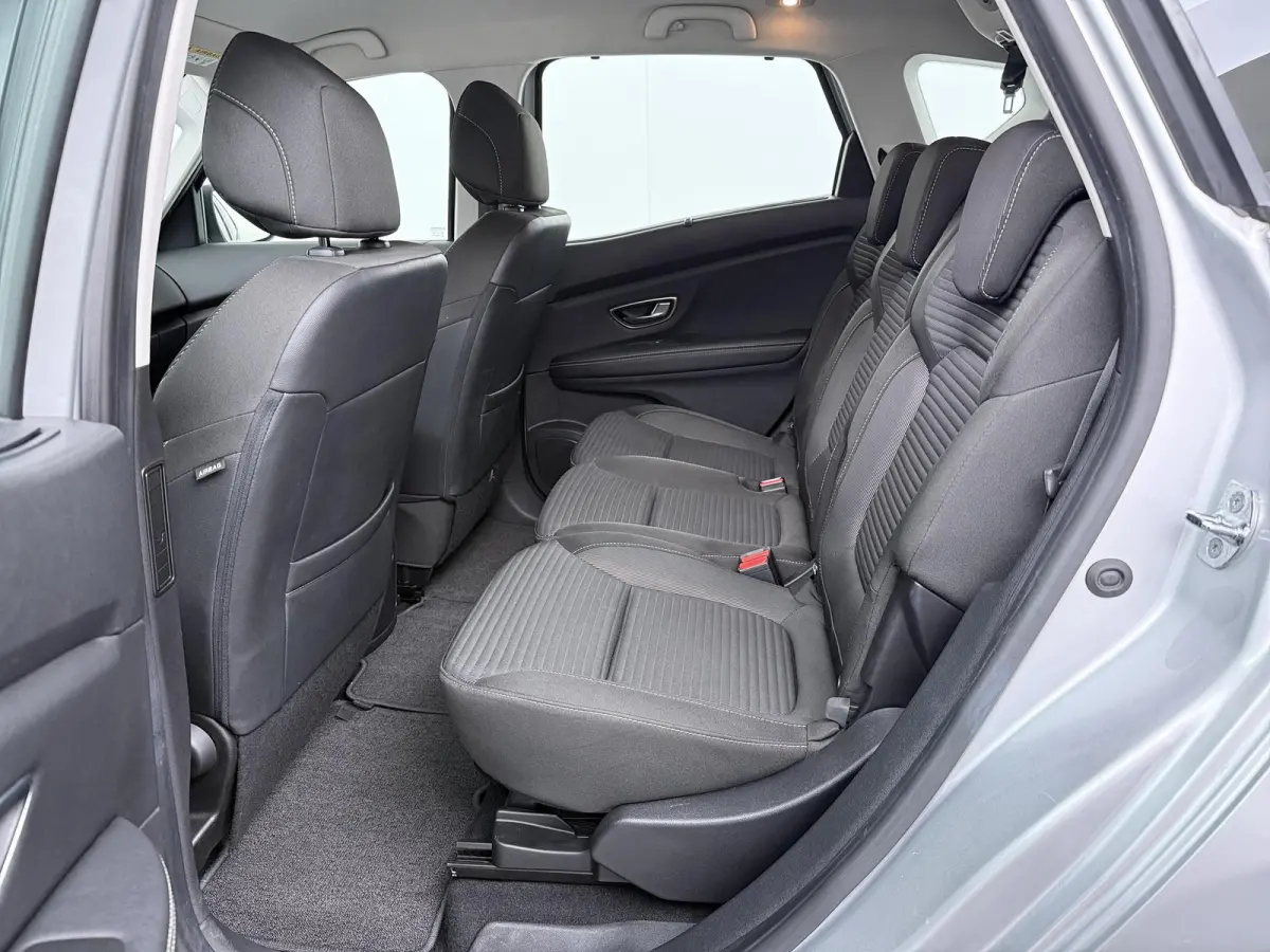 TCe 140 GPF Sport Edition2 | 140 PK | Trekhaak | Apple CarPlay | Navigatie