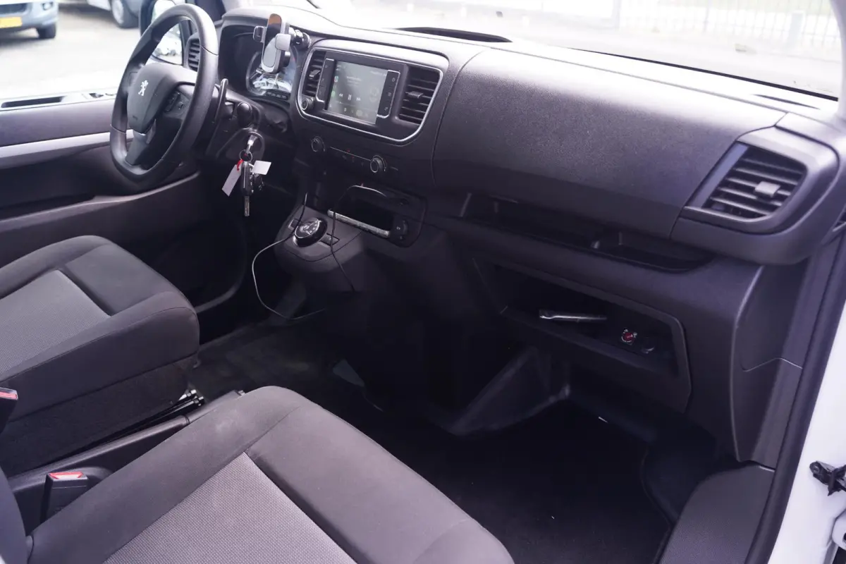 2.0 HDI 180 pk L3 Dubbel Cabine Aut. Xenon, Navi Camera, Standkachel, Trekhaak, PDC V+A, 5-Zits