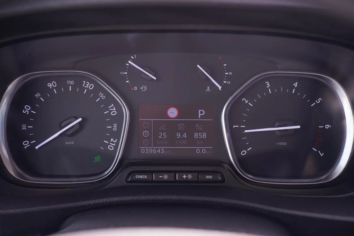 2.0 HDI 180 pk L3 Dubbel Cabine Aut. Xenon, Navi Camera, Standkachel, Trekhaak, PDC V+A, 5-Zits