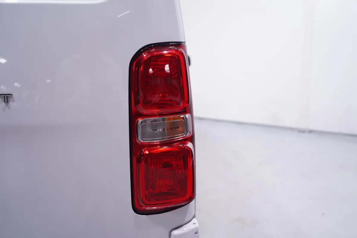 2.0 HDI 180 pk L3 Dubbel Cabine Aut. Xenon, Navi Camera, Standkachel, Trekhaak, PDC V+A, 5-Zits
