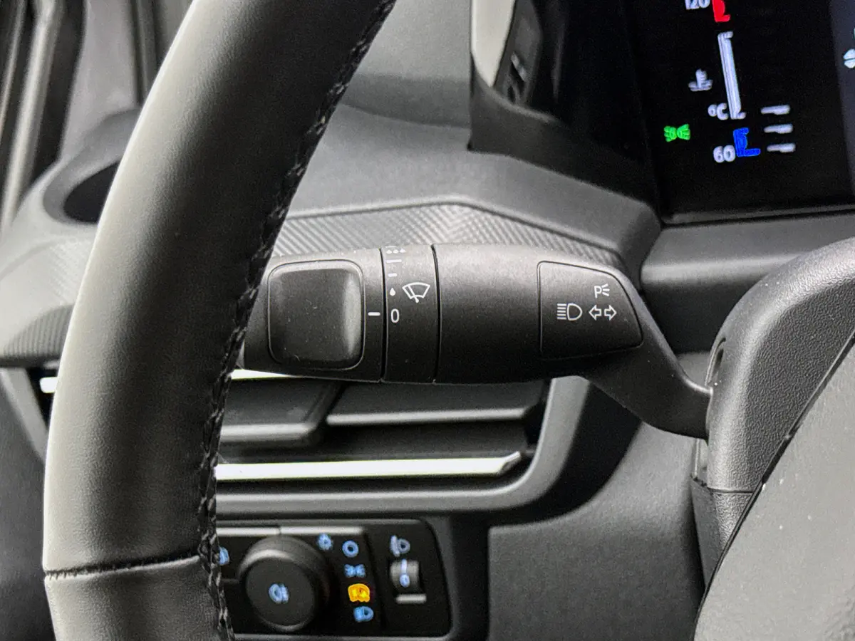 320 2.5 PHEV L2H1 Limited DC Hybride Dubbele cabine Led Carplay Camera Stoelverwarming