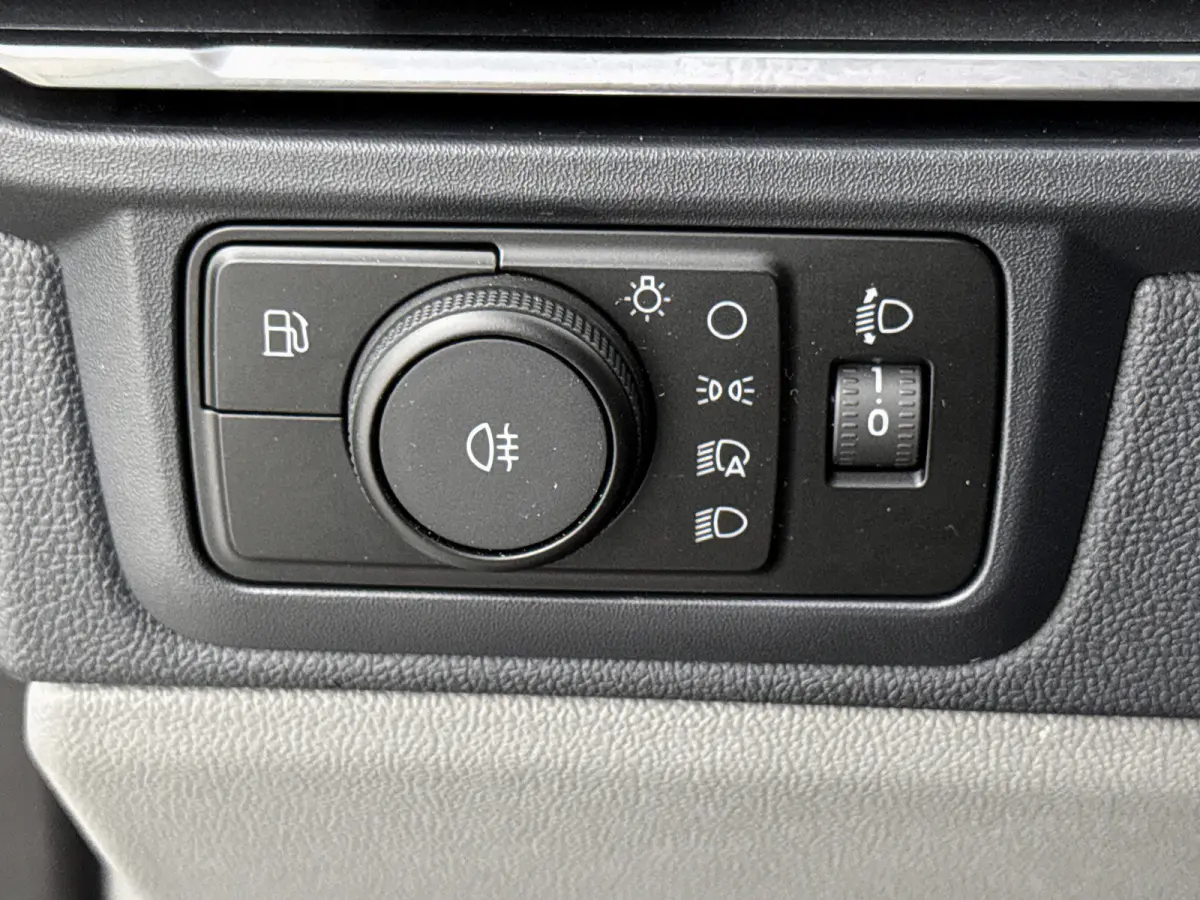 320 2.5 PHEV L2H1 Limited DC Hybride Dubbele cabine Led Carplay Camera Stoelverwarming