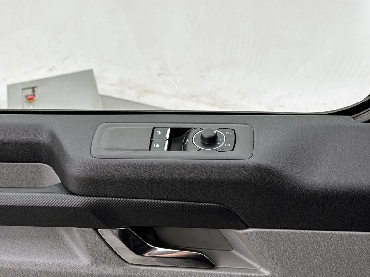 320 2.5 PHEV L2H1 Limited DC Hybride Dubbele cabine Led Carplay Camera Stoelverwarming