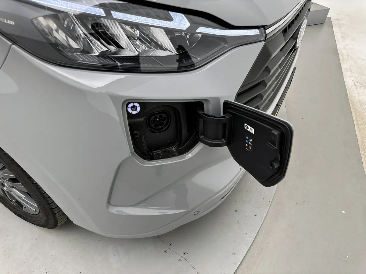 320 2.5 PHEV L2H1 Limited DC Hybride Dubbele cabine Led Carplay Camera Stoelverwarming