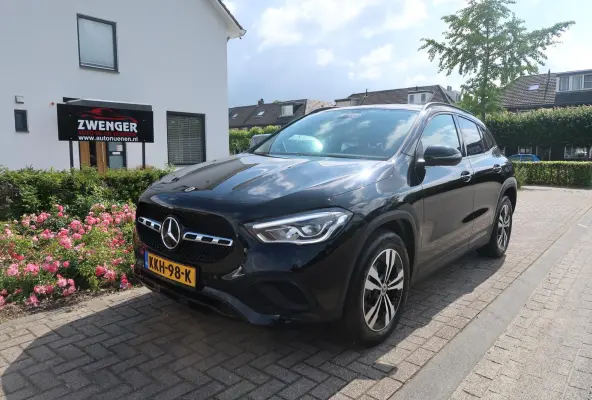 250 e NIGHT PAKKET|PANORAMADAK|LEDER|CARPLAY|SFEERVERLICHTING|DEALER ONDERHOUDEN