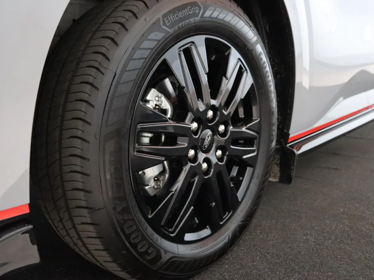 320 2.5 PHEV L2H1 Grey Platinum DC Dubbele Cabine Grey Platinum UNIEK!