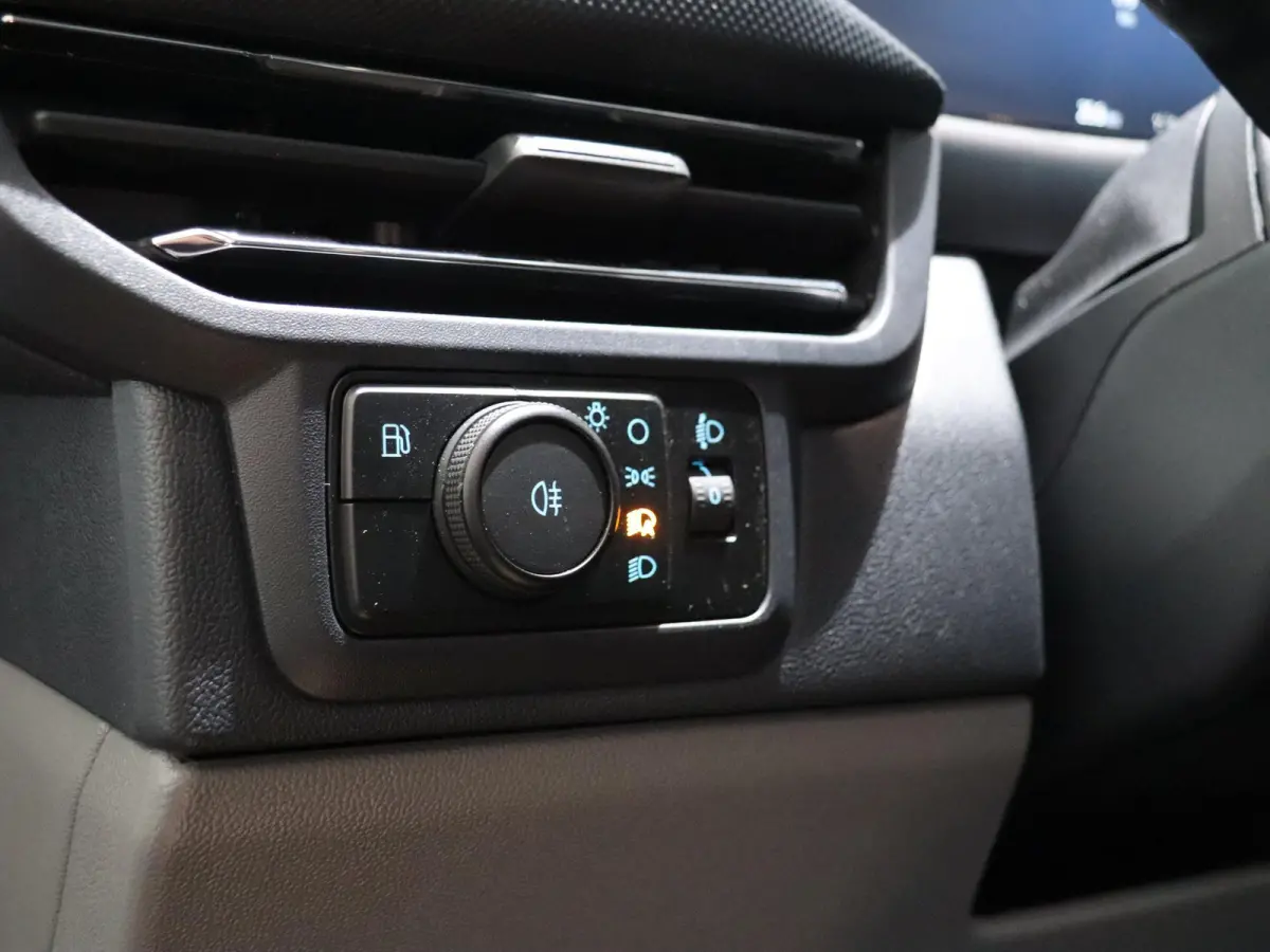 320 2.5 PHEV L2H1 Grey Platinum DC Dubbele Cabine Grey Platinum UNIEK!