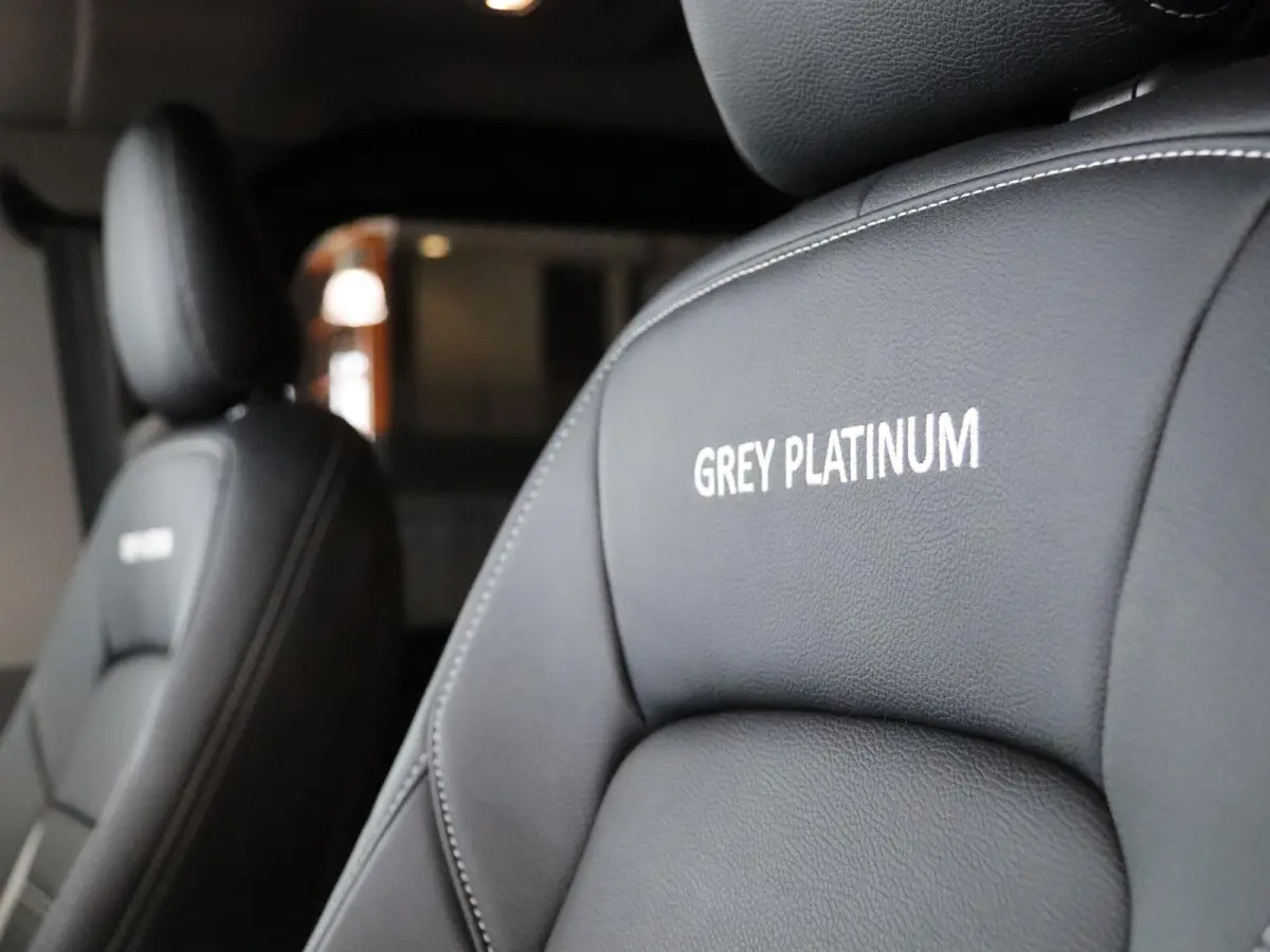 320 2.5 PHEV L2H1 Grey Platinum DC Dubbele Cabine Grey Platinum UNIEK!
