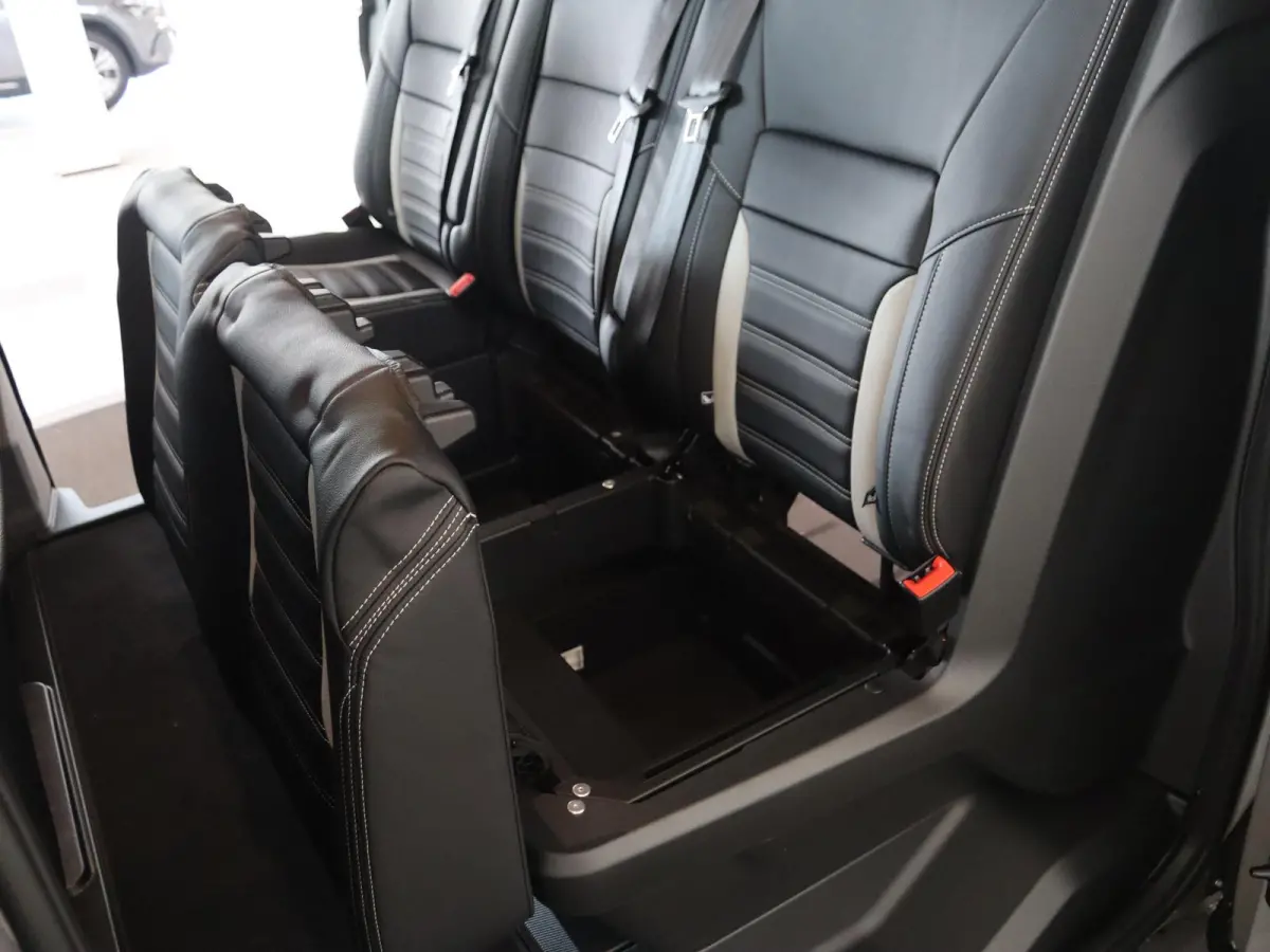 320 2.5 PHEV L2H1 Grey Platinum DC Dubbele Cabine Grey Platinum UNIEK!