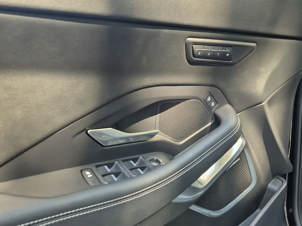 1.5 P300e AWD R-Dynamic HSE 310pk | Panoramadak | Meridian Audio | Elekt. Trekhaak