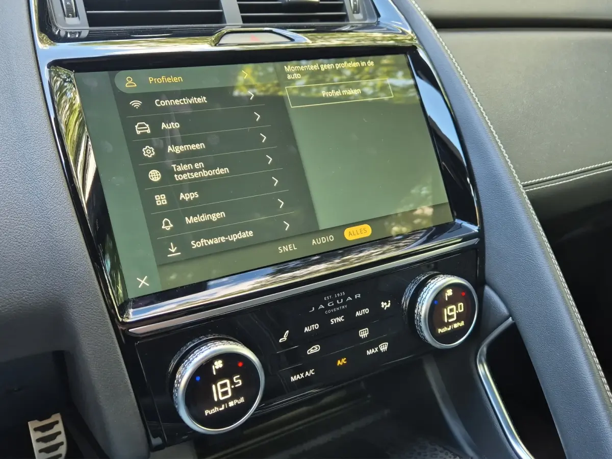 1.5 P300e AWD R-Dynamic HSE 310pk | Panoramadak | Meridian Audio | Elekt. Trekhaak