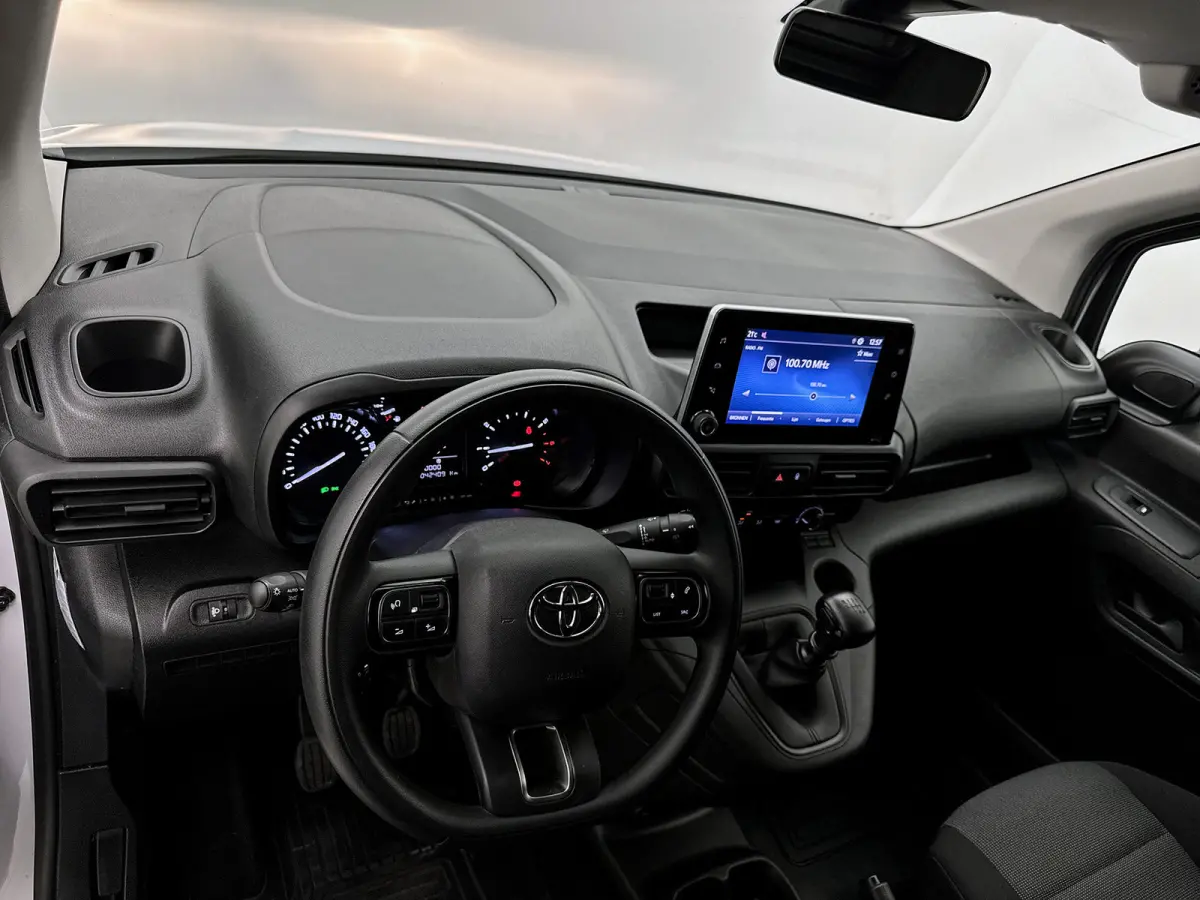 1.5 D-4D Live Carplay Cruise control Parkeersensoren Betimmering