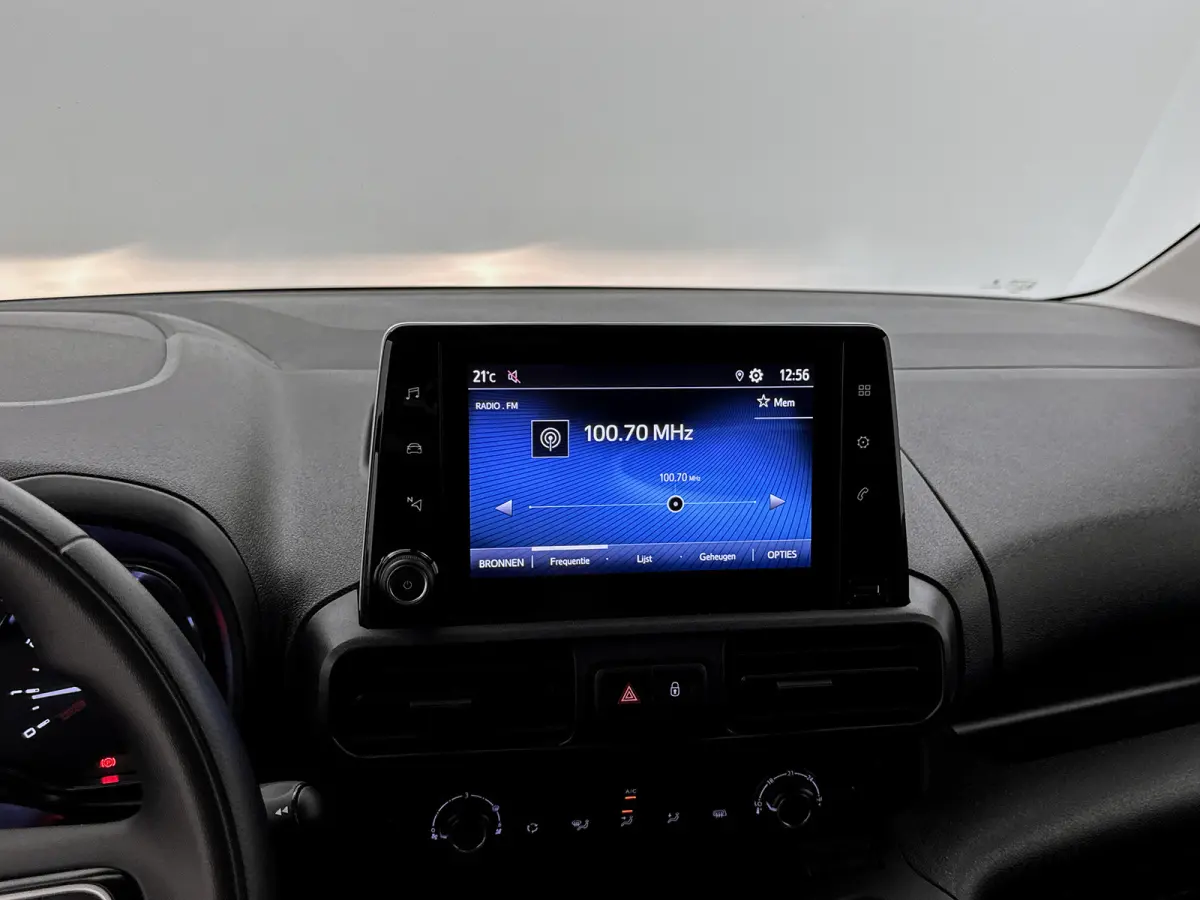 1.5 D-4D Live Carplay Cruise control Parkeersensoren Betimmering