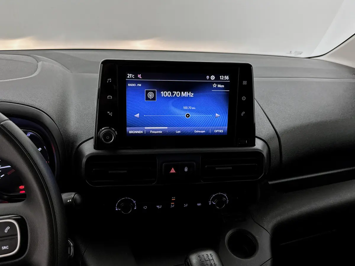 1.5 D-4D Live Carplay Cruise control Parkeersensoren Betimmering