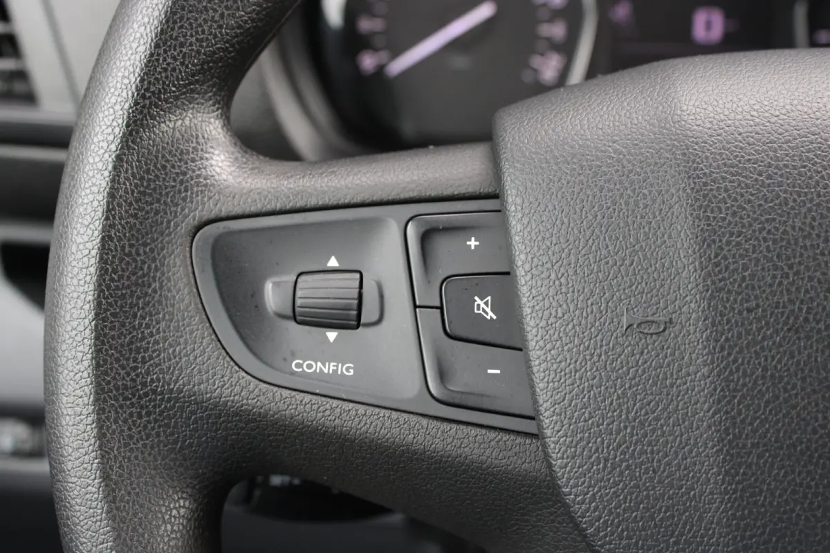 2.0 BlueHDI 120 Standard Premium | Navigatie | Imperiaal | Trekhaak | Airconditioning | NL auto | 1e Eigenaar | 74.000km |