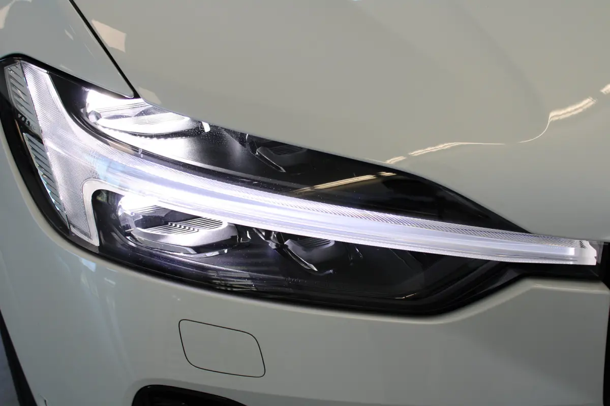 T8 455PK Plus Black Edition | 360° | 21" | Getint Glas | Head Up Display | HK Audio | Full LED