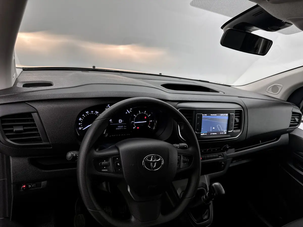 2.0 D-4D Navigatie Betimmering Rondomzichtcamera Cruise control Fabrieksgarantie