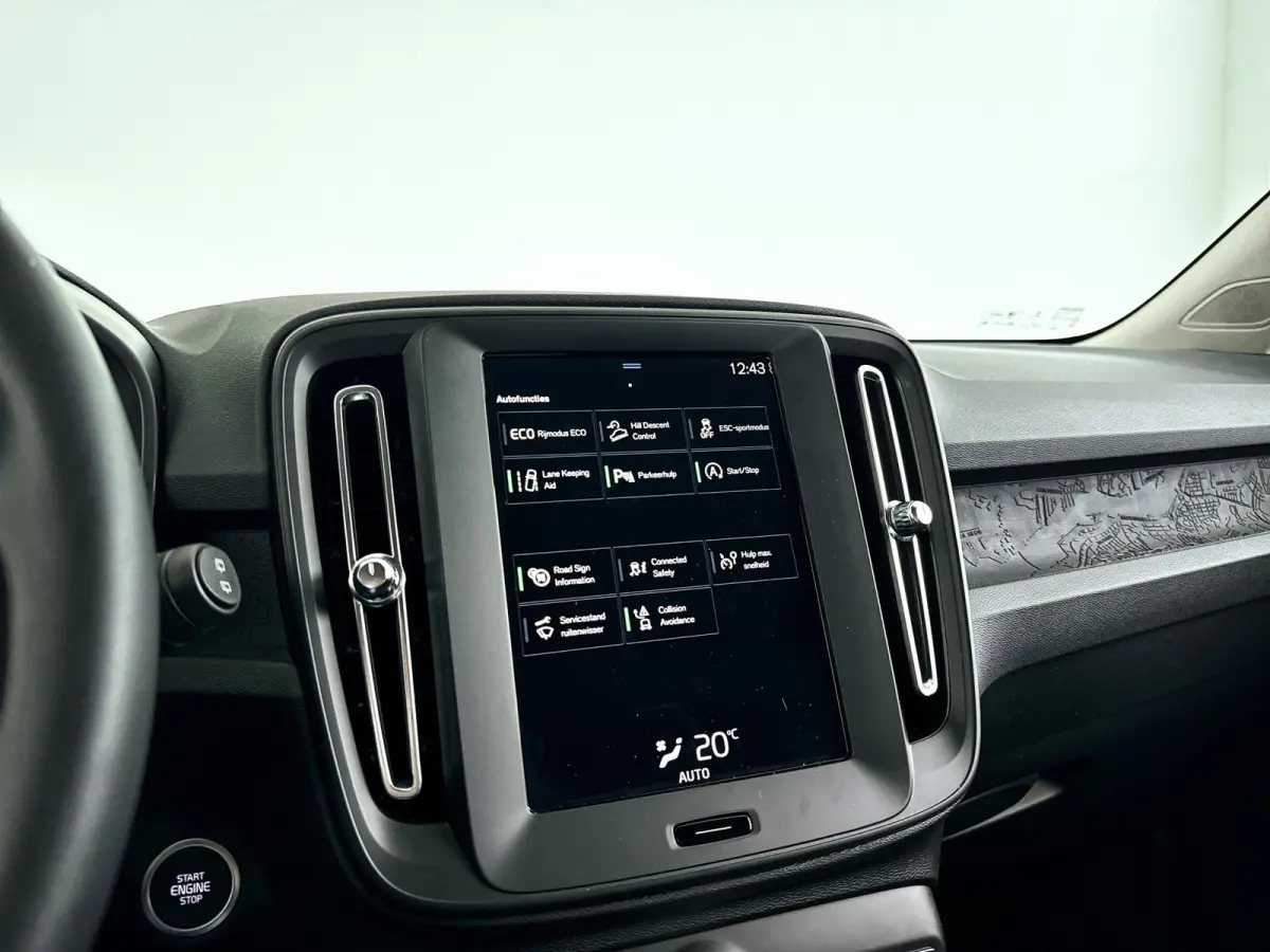 T2 Momentum Core | Park assist | Cruise control | Climate control