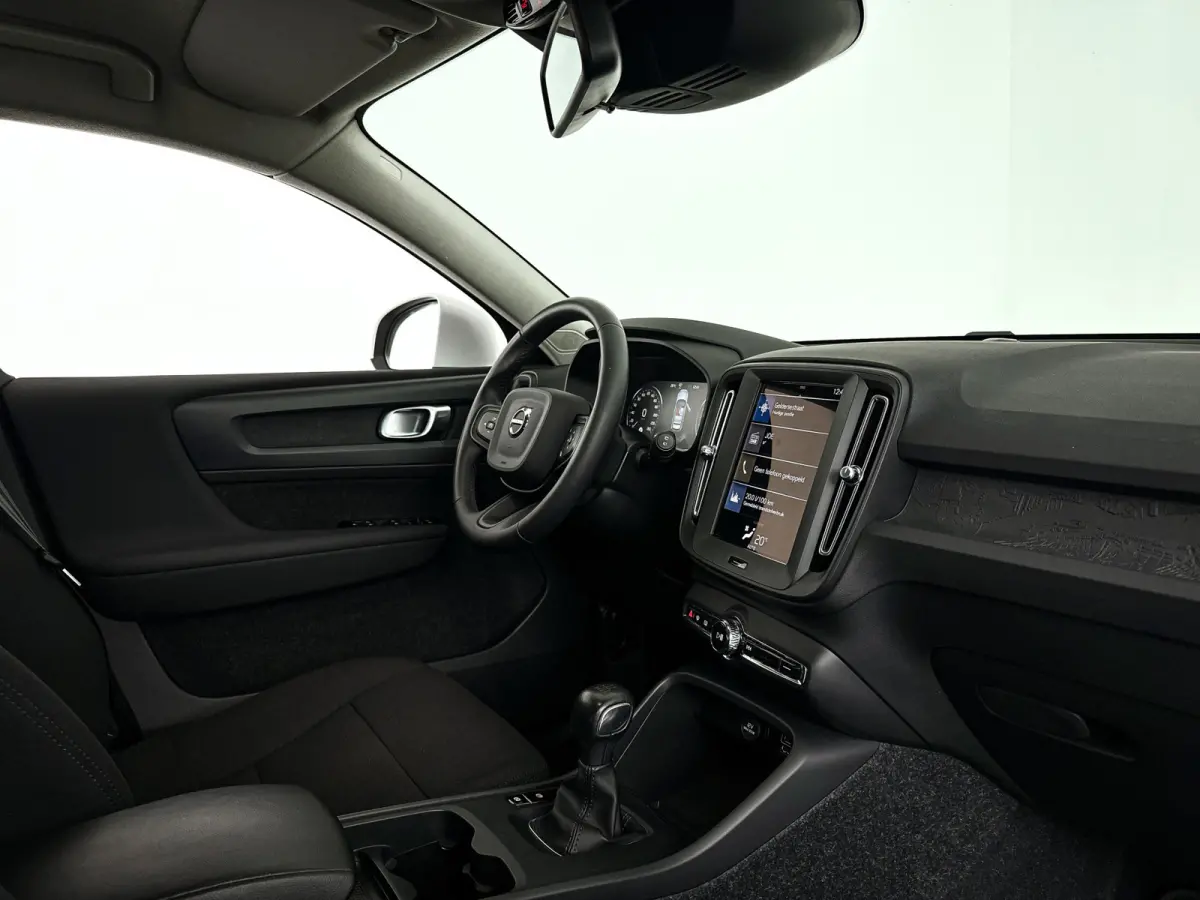 T2 Momentum Core | Park assist | Cruise control | Climate control