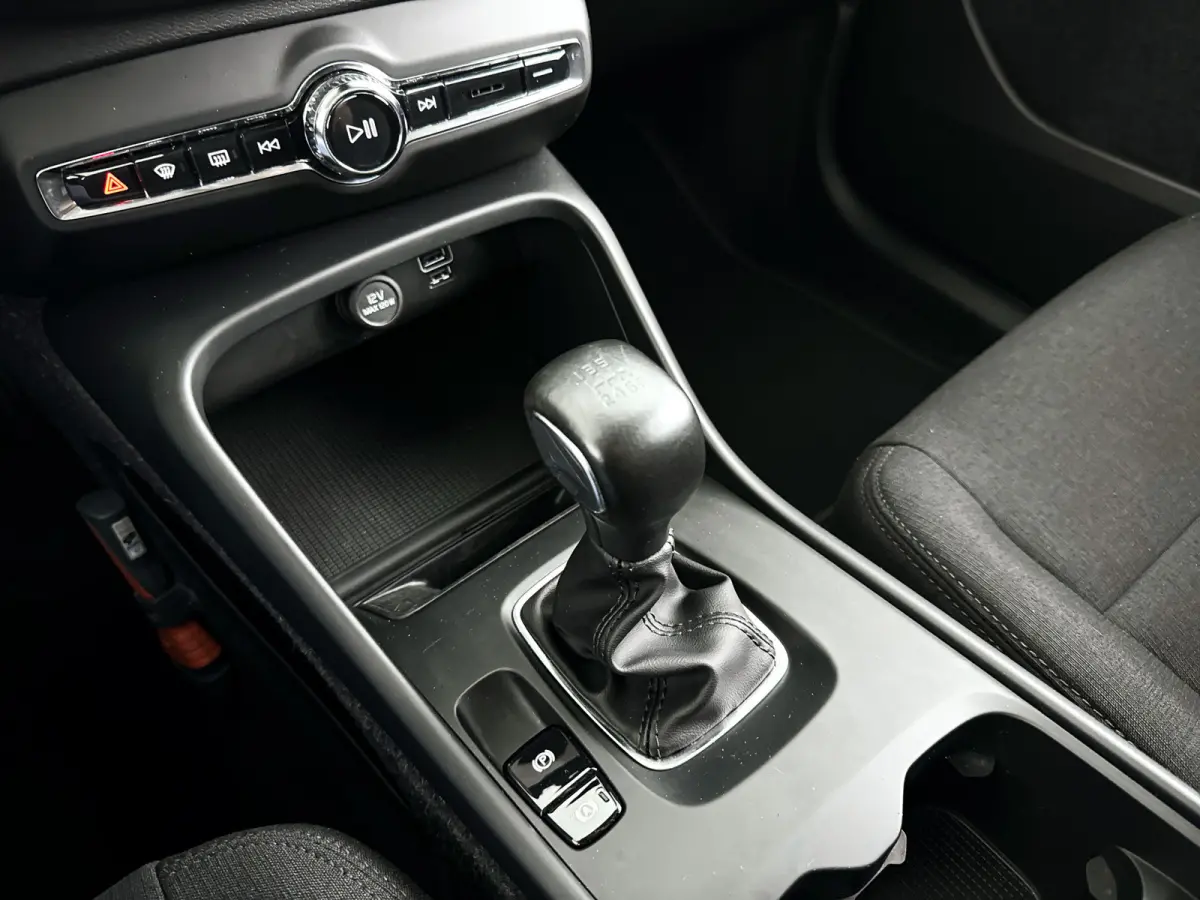 T2 Momentum Core | Park assist | Cruise control | Climate control