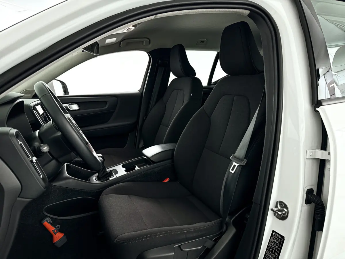 T2 Momentum Core | Park assist | Cruise control | Climate control