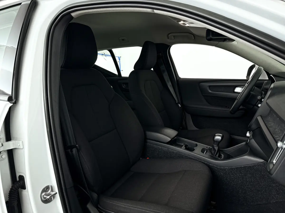 T2 Momentum Core | Park assist | Cruise control | Climate control