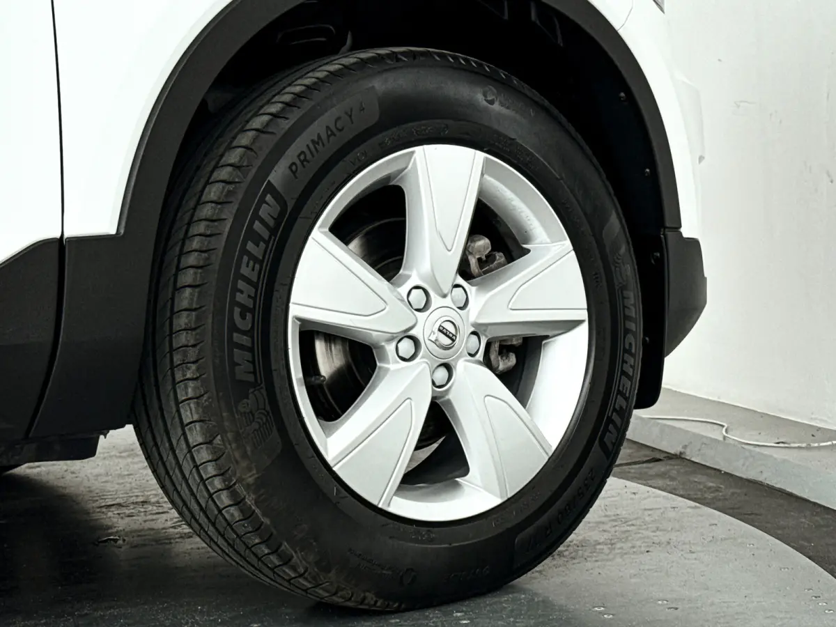 T2 Momentum Core | Park assist | Cruise control | Climate control
