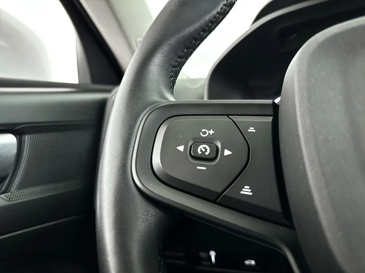 T2 Momentum Core | Park assist | Cruise control | Climate control
