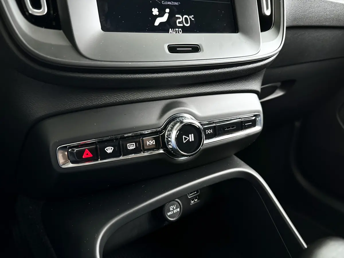 T2 Momentum Core | Park assist | Cruise control | Climate control