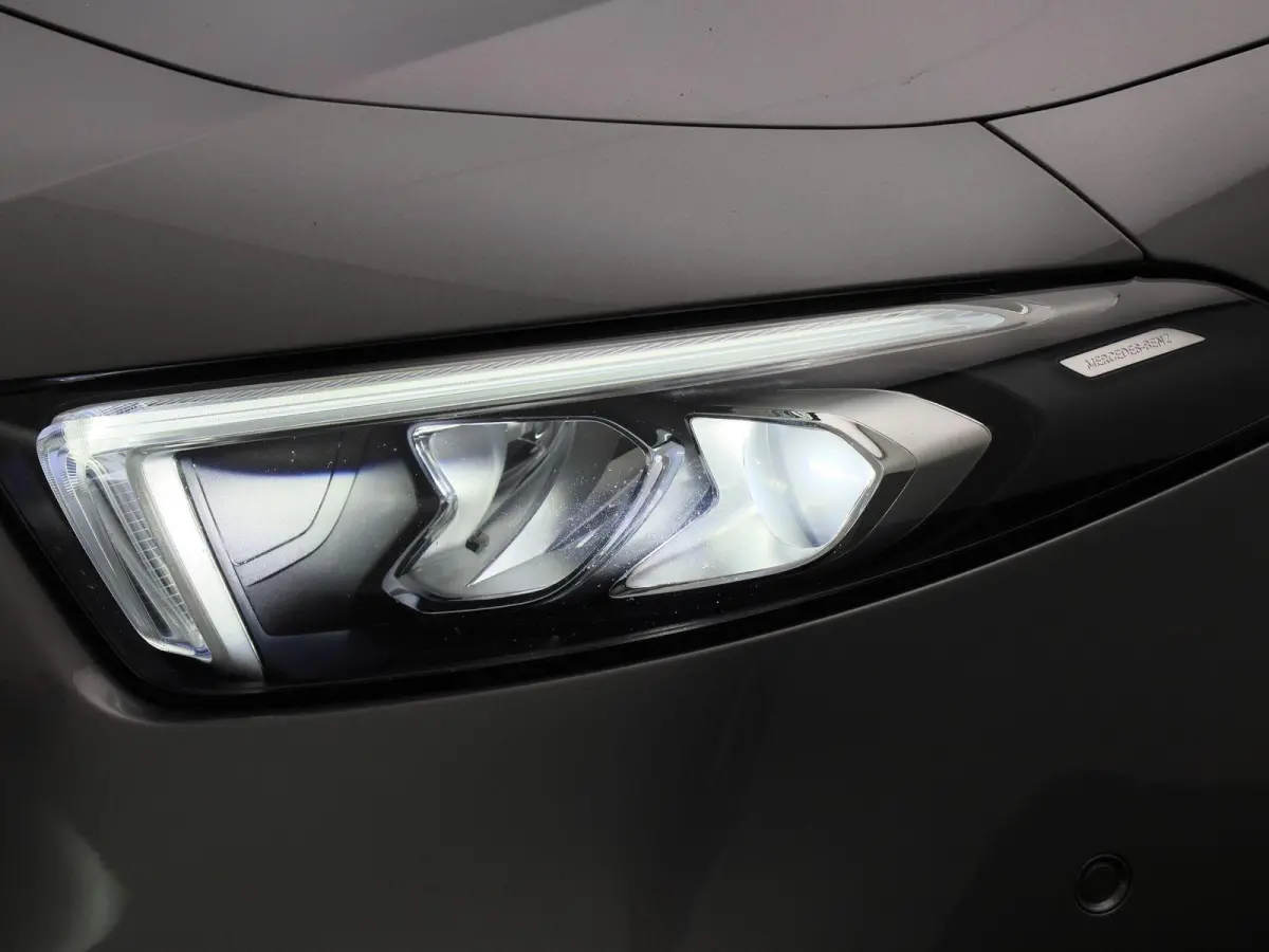 200 Business Solution Luxury | ACHTERUITRIJCAMERA | AMBIENT SFEERVERLICHTING | STOELVERWARMING | LEDEREN BEKLEDING | LED | NAVIGATIE |