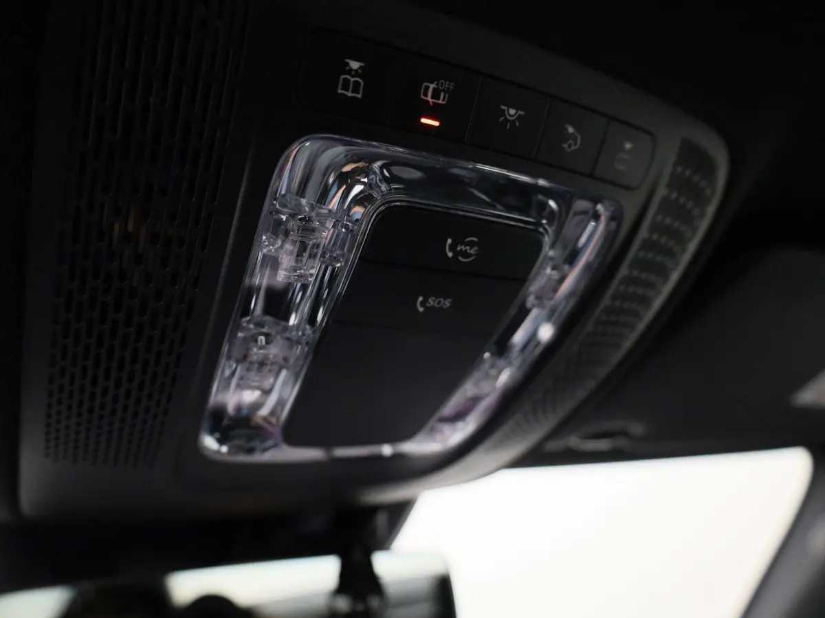 200 Business Solution Luxury | ACHTERUITRIJCAMERA | AMBIENT SFEERVERLICHTING | STOELVERWARMING | LEDEREN BEKLEDING | LED | NAVIGATIE |