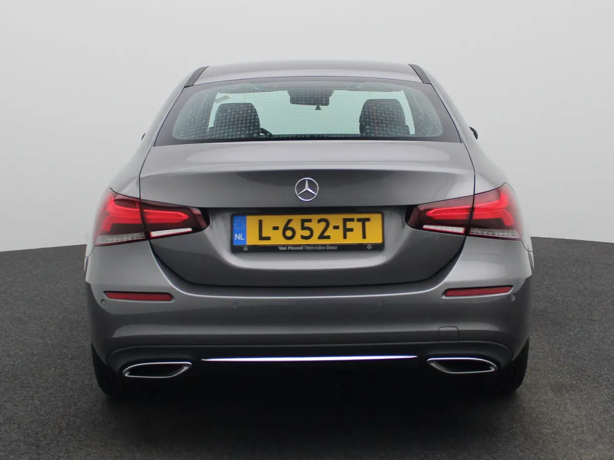 200 Business Solution Luxury | ACHTERUITRIJCAMERA | AMBIENT SFEERVERLICHTING | STOELVERWARMING | LEDEREN BEKLEDING | LED | NAVIGATIE |