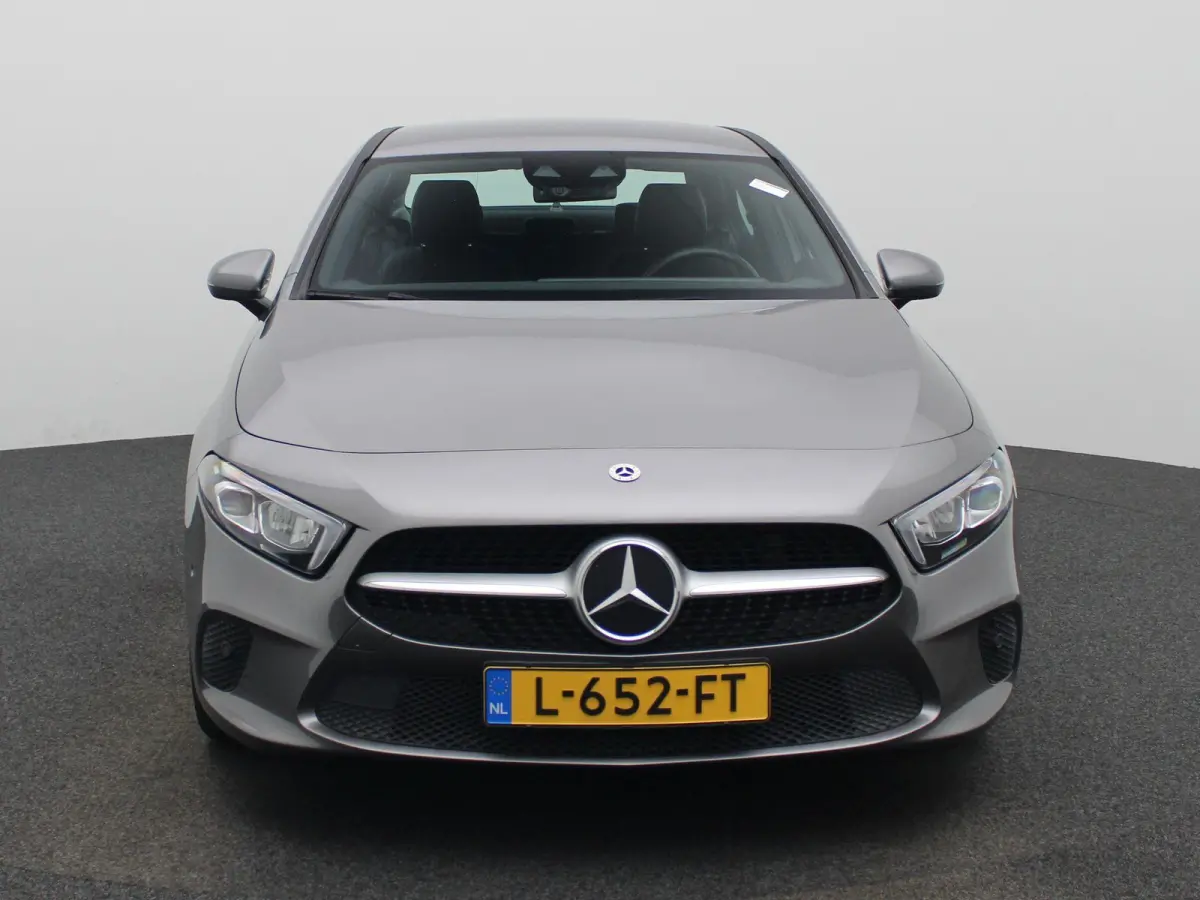 200 Business Solution Luxury | ACHTERUITRIJCAMERA | AMBIENT SFEERVERLICHTING | STOELVERWARMING | LEDEREN BEKLEDING | LED | NAVIGATIE |