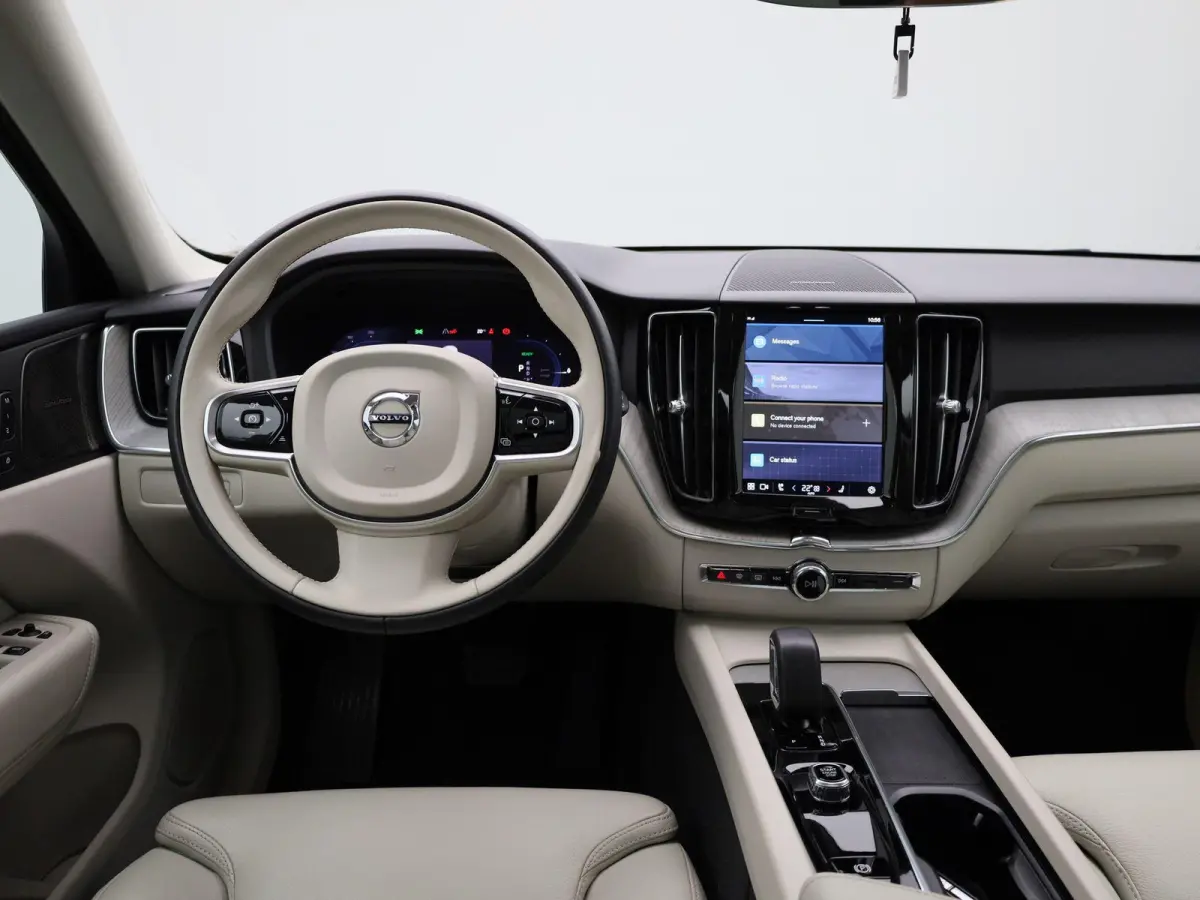 T6 PHEV 4x4 Plus Bright Aut. | LEDEREN BEKLEDING | PANORAMADAK | APPLE CARPLAY | ANDROID AUTO | STUURWIELVERWARMING | CLIMATE CONTROL | ELEKTRISCHE ACHTERKLEP | HARMAN KARDON | STOELVERWARMI
