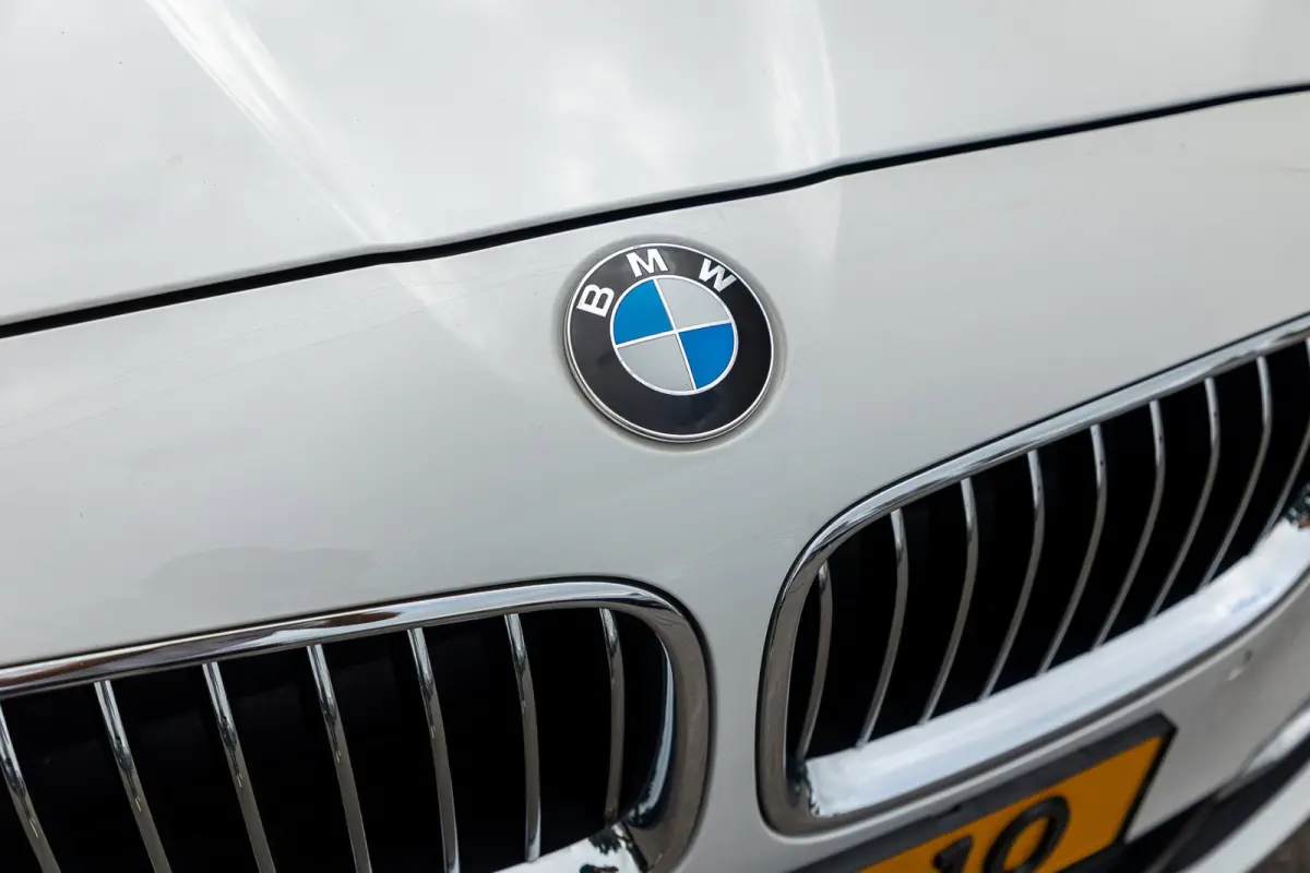 528i High Executive Panoramadak I Soft Close I Adaptive Cruise I Hifi I Head Up I Mineralweiss I NL Auto I NAP