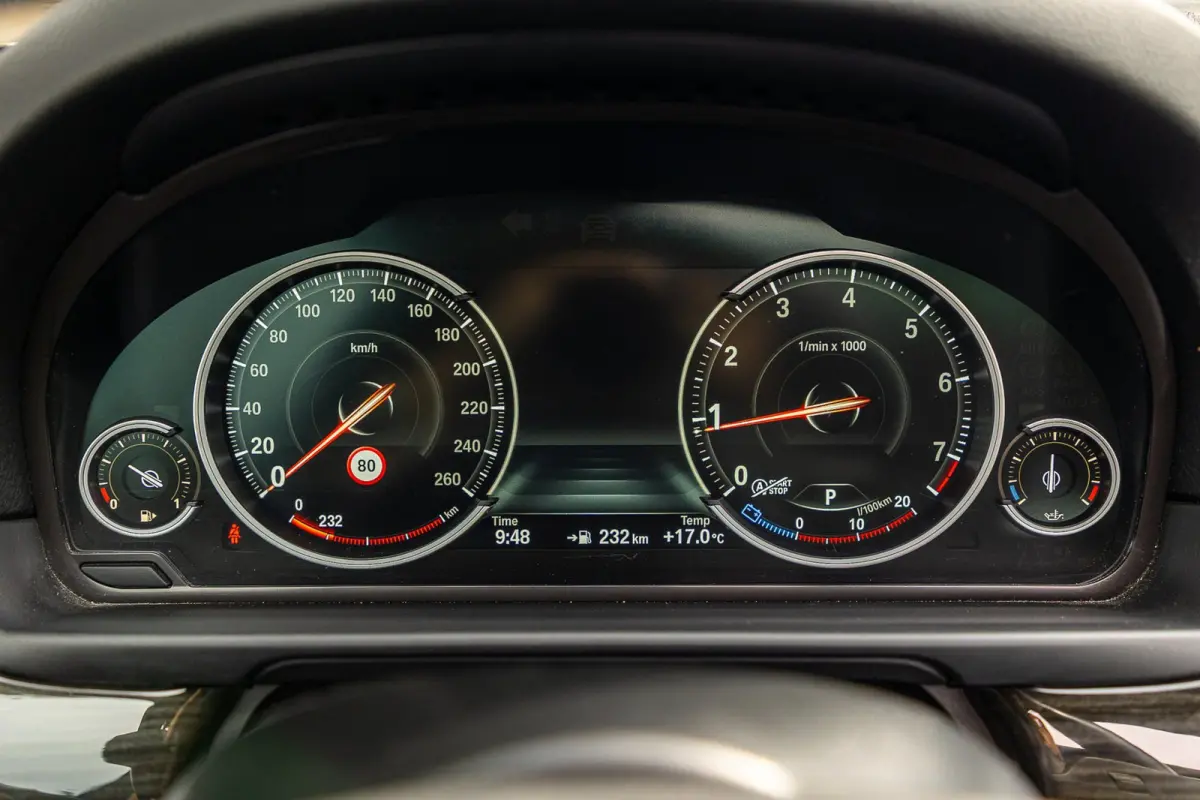 528i High Executive Panoramadak I Soft Close I Adaptive Cruise I Hifi I Head Up I Mineralweiss I NL Auto I NAP