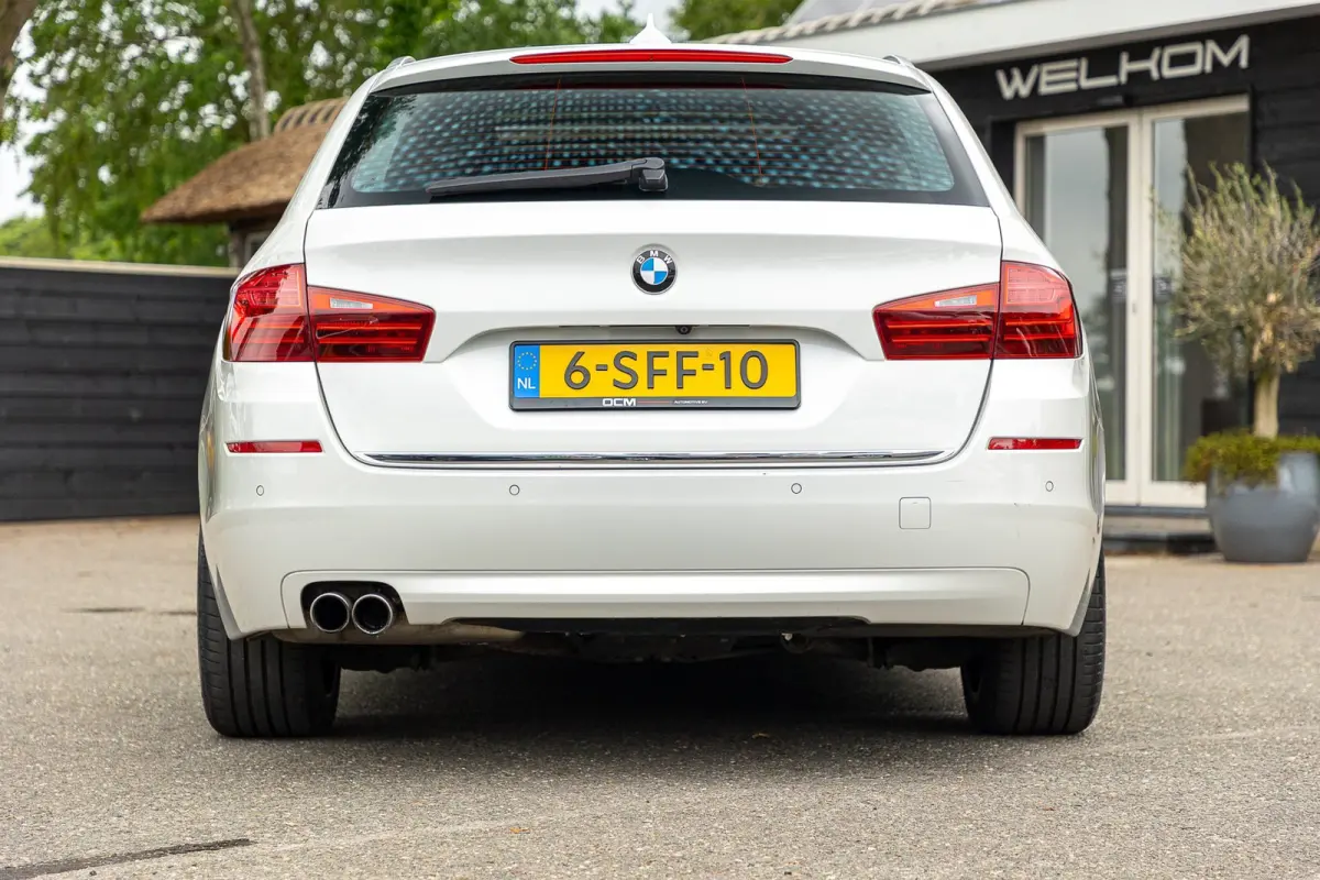 528i High Executive Panoramadak I Soft Close I Adaptive Cruise I Hifi I Head Up I Mineralweiss I NL Auto I NAP