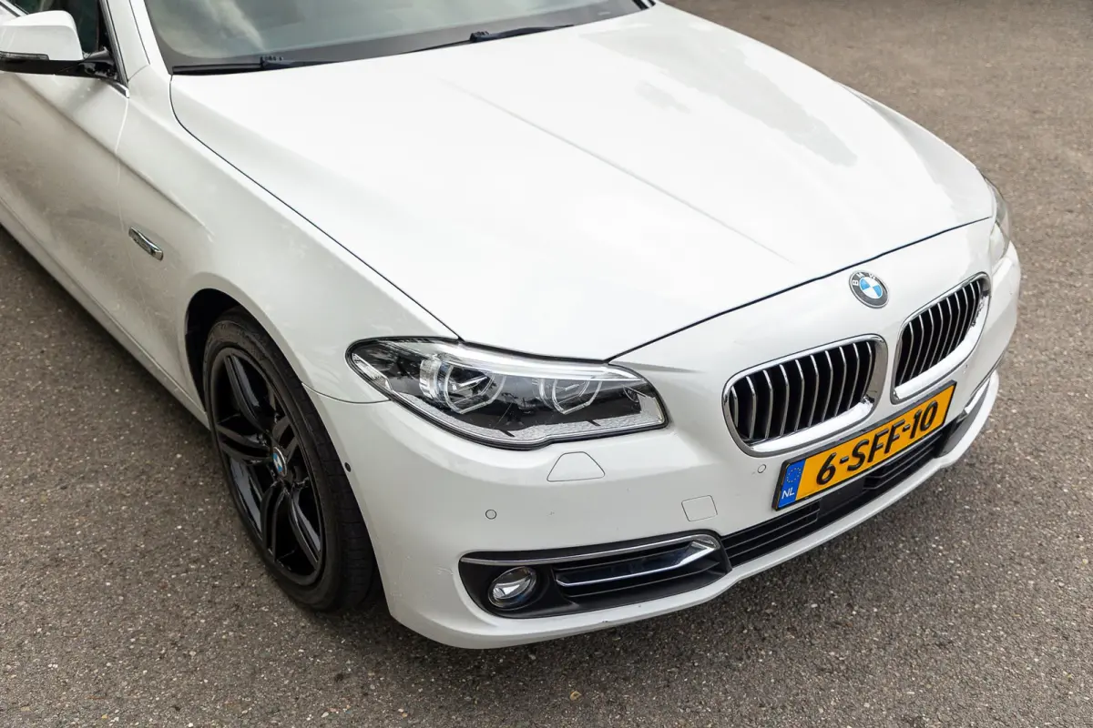 528i High Executive Panoramadak I Soft Close I Adaptive Cruise I Hifi I Head Up I Mineralweiss I NL Auto I NAP