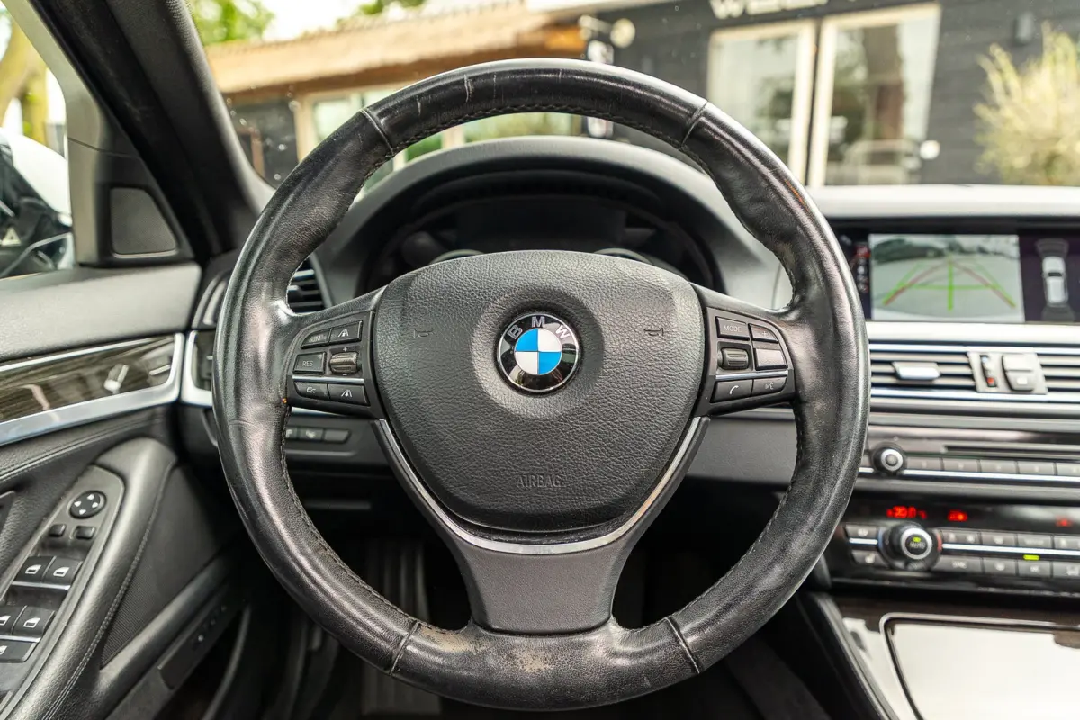 528i High Executive Panoramadak I Soft Close I Adaptive Cruise I Hifi I Head Up I Mineralweiss I NL Auto I NAP