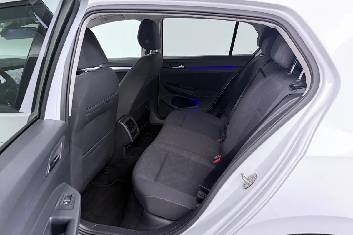 2.0 TDI Style (DIGITALE COCKPIT, SFEERVERLICHTING, NAVIGATIE, CRUISE ADAPTIEF, STUURVERWARMING)