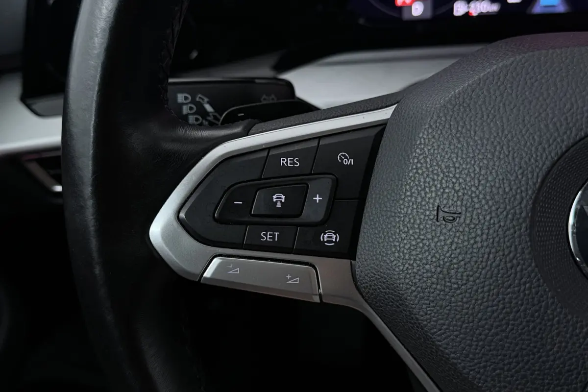 2.0 TDI Style (DIGITALE COCKPIT, SFEERVERLICHTING, NAVIGATIE, CRUISE ADAPTIEF, STUURVERWARMING)